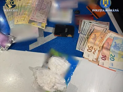 Drogurile găsite la bărbat - Foto: Poliția Română, DIICOT