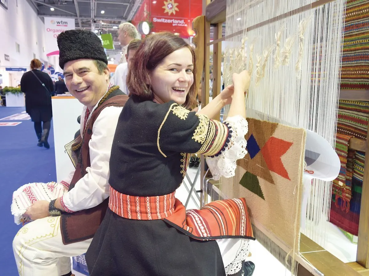 Standul româniei de la World Travel Market nu a impresionat pe nimeni. Deși bulgarii au mers tot pe tradițional, au apărut măcar în galeria foto a evenimentului