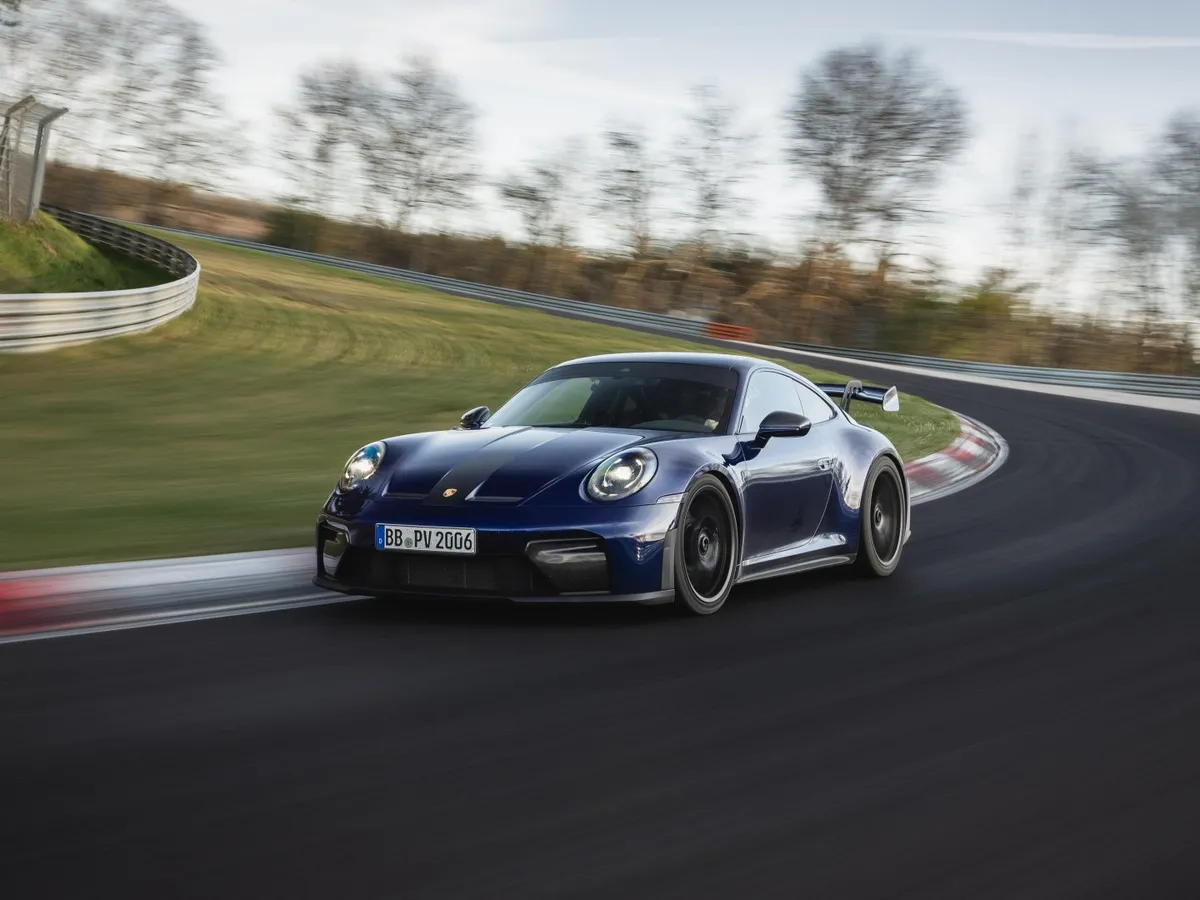 Un Porsche 911 de 510 CP, cu cutie manuală, umilește orice mașină electrică pe Nurburgring - Foto: Porsche