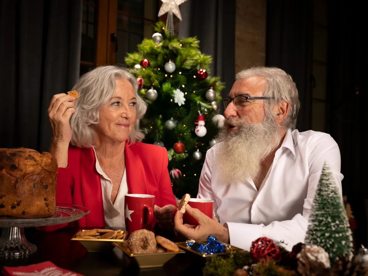 Când intră pensiile pe card și prin poștă în decembrie? Care pensionari primesc 575 lei în plus?