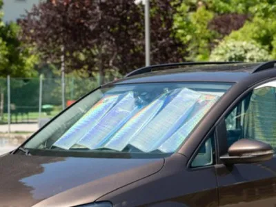 O fetiță de 2 ani a murit după tatăl său a uitat să o ducă la creșă și a rămas închisă în mașină ore întregi