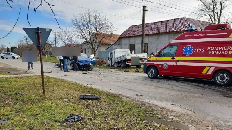O autoutilitară a spulberat o mașină într-o intersecție a două străduțe din orașul Nădlac. - Foto: Facebook/Pompierii Orașului Nădlac