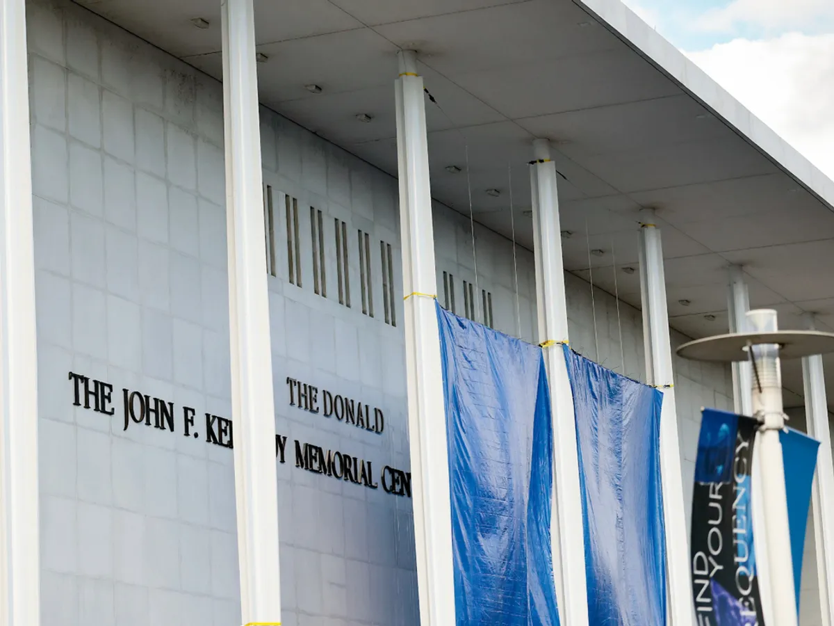 Centrul Kennedy din Washington a fost rebotezat Centrul Trump-Kennedy. Opera Naţională părăsește locația