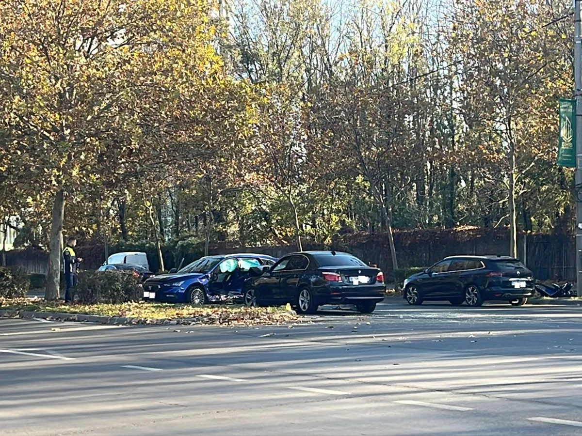 Accident grav pe o stradă din București. 4 răniți grav