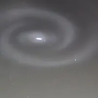 Spirală luminoasă pe cerul din Neamț. Care este explicația fenomenului fabulos? Foto: Facebook/Meteoplus