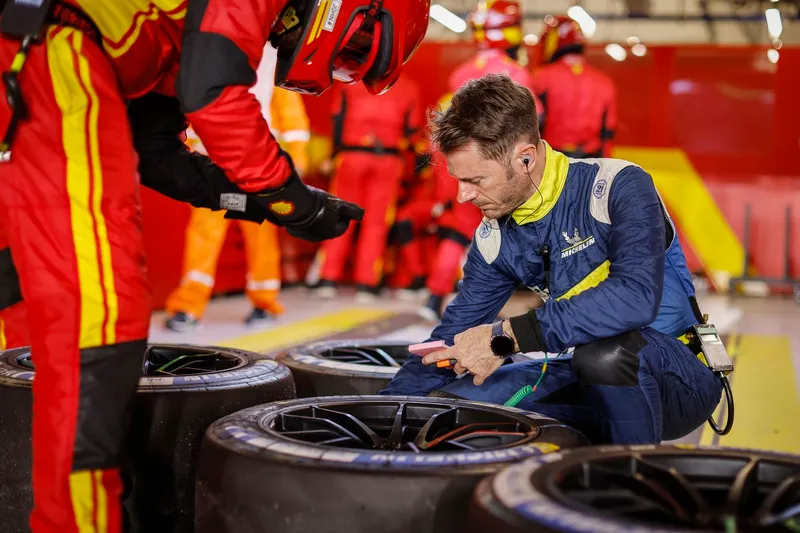 Alegerea cauciucurilor trebuie să țină cont de stilul de condus, specificațiile mașinii, dar și de greutatea autovehiculului  - Foto: Profimedia Images (Imagine cu rol ilustrativ)