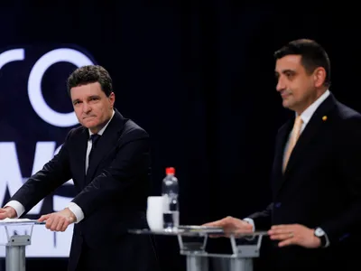 George Simion înjură Franța în direct. Nicușor Dan, doctor în matematică, la 29 ani, la Paris - Foto: INQUAM PHOTOS / Mălina Norocea