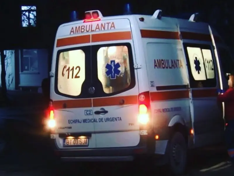 Tragedie cumplită la Iași. Un copil de 4 ani a murit după ce a căzut de la etajul șapte al unui bloc - Foto: Facebook/Ambulanța - Caracter ilustrativ