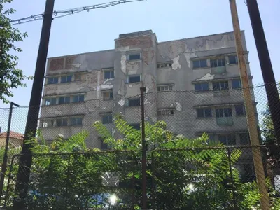 Ruina fostei fabrici de medicamente din centrul Bucureștiului, vândută cu 5.000.000 € - Foto: News.ro