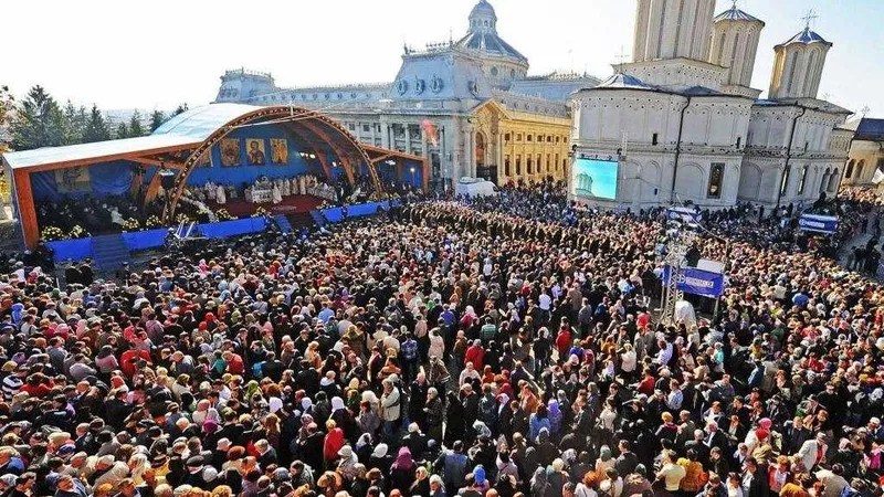 În ziua cu 574 de morți COVID, este anunțat un mare pelerinaj în București: Vom dezinfecta moaștele /.basilica.ro