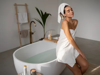 O baie caldă, secretul pentru un somn odihnitor noaptea. Ce temperatură trebuie să aibă apa? - Foto: Freepik (Imagine cu rol ilustrativ)