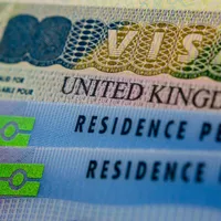 Marea Britanie își deschide larg granițele pentru imigranții cu studii și CV-uri bogate. / Foto: astons.com