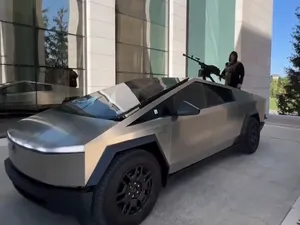 Kadîrov „și-a tras” un Tesla Cybertruck cu mitralieră. Spune că Elon Musk i l-a trimis „cadou” - Foto: X/ @Gerashchenko_en