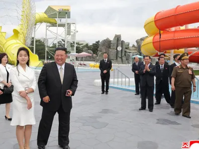 Noii bogați din Coreea de Nord își cumpără parfumuri Chanel și haine de blană care costă cât o casă