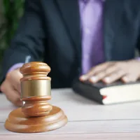 O femeie a fost condamnată pentru hărțuire online după ce i-a trimis unui preot mii de mesaje/FOTO: Pexels
