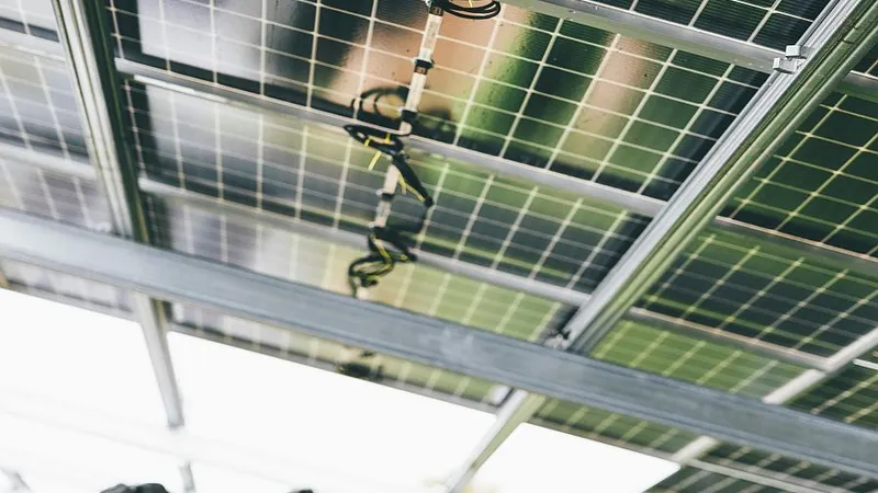 20.0000 de vouchere gratuit, pentru panouri fotovoltaice în valoare de 30.000 de lei. Cum iei banii? - Foto: Pexels.com/Markus Spiske