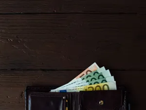 Curs BNR, 5 iunie. Moneda euro se apreciază foarte puţin, sub noul prag psihologic, de 5.10 lei - Foto: Freepik/freepic.diller