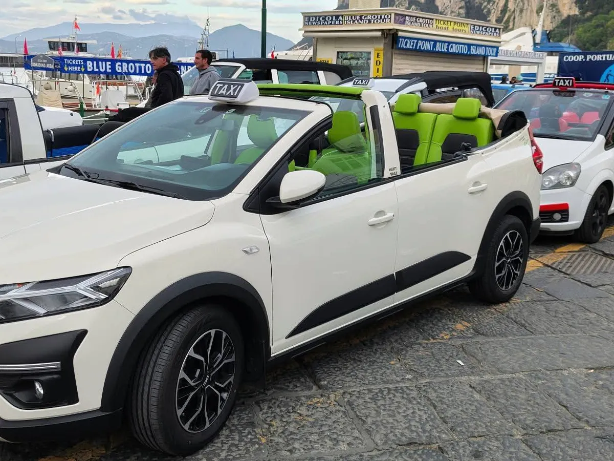 Taxi Dacia Jogger cabrio - Foto: Facebook / Dacia Duster Trails & Technical