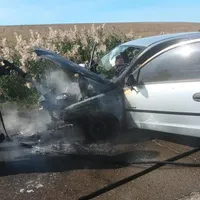 Mașina care a luat foc- Foto: FACEBOOK ISU Botoșani