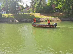 Un bărbat a murit după ce s-ar fi aruncat în canalul Bega din Timișoara. Ore întregi de căutări - Foto: ISU
