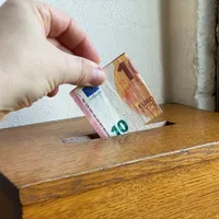 Un român și o italiancă, prinsi la furat din cutia milei. Foloseau metoda din „Singur Acasă 2” - Foto: Profimedia Images - Caracter ilustrativ