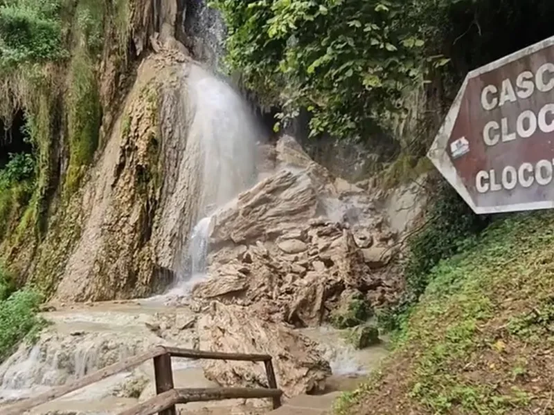 Cascada Clocota s-a prăbușit - Foto: Captură video