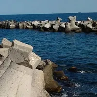 Zona stabilopozilor din Costineşti, unde aduce Marea orice - Foto: constantatv.ro