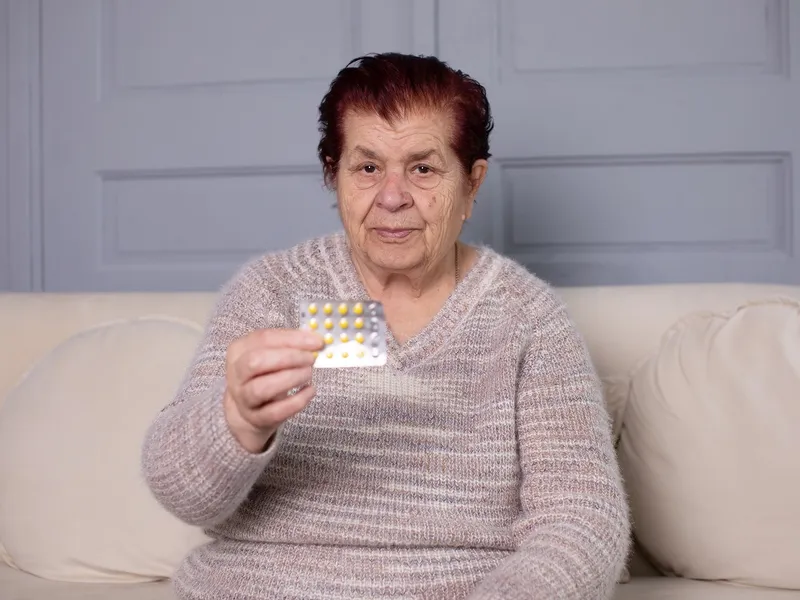 Acces mai ușor la medicamente la pensie. Ce pensie trebuie să ai ca să le cumperi la preț redus? - Foto: Freepik