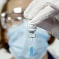 Se poate face doza a treia anti-COVID în același timp cu vaccinul antigripal?/FOTO: ziaruldeiasi.ro