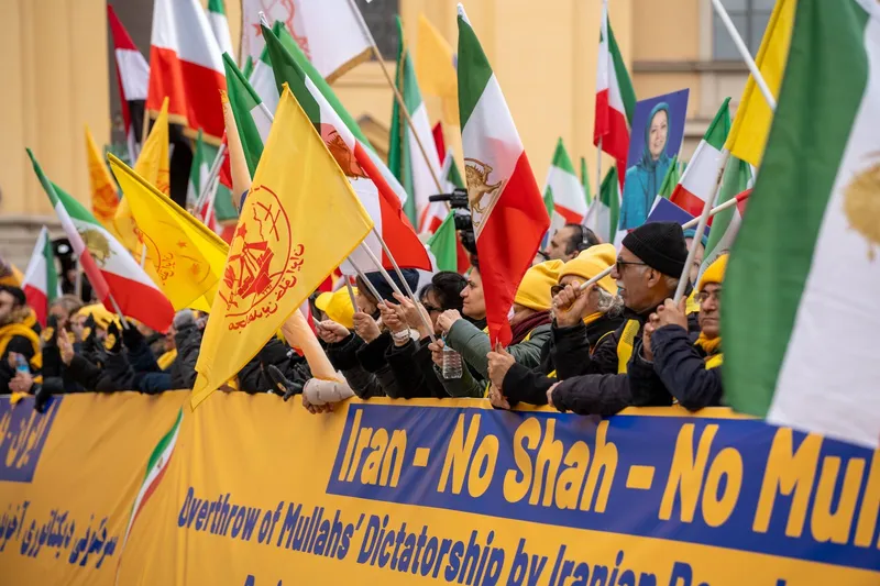 Poporul iranian, revoltă &icirc;mpotriva regimului și a posibilei reveniri a șahului - Foto: Profimedia Images