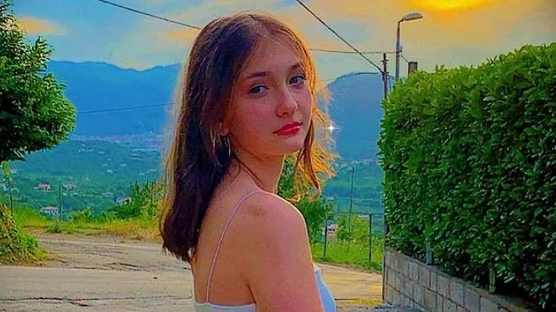O adolescentă a murit după ce i-a căzut telefonul cu încărcătorul în cadă Foto: Facebook/ ilmatino.it