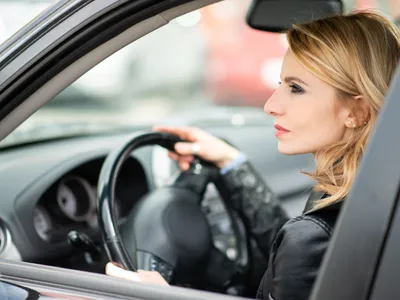 Șofer în trafic - Foto: Freepik