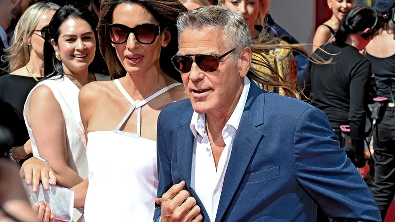 Familia Clooney pe covorul roșu al ceremoniei