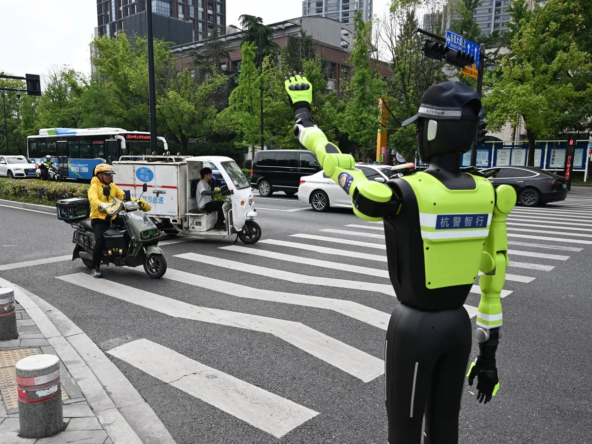 Robot polițist - Foto: profimedia Images