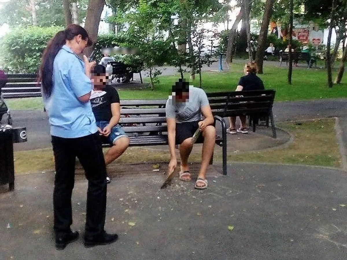 Poliția Locală Sector 6 se laudă că dă amenzi pentru semințe în parc, cu poze din alte orașe. Foto Poliția Locală Sector 6