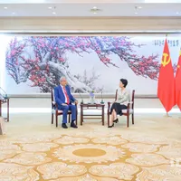Adrian Năstase în China - Foto: idcp.org