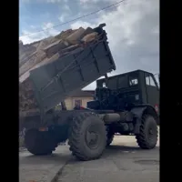 Un camion DAC 444T vechi de 40 de ani, scos la pensie din Armată, muncește greu în continuare - Foto: captură video
