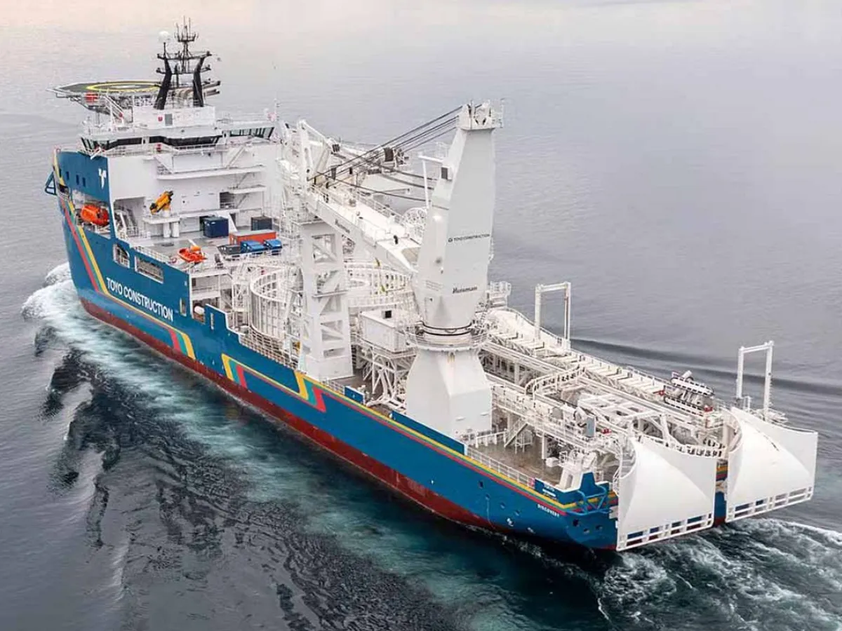 La Tulcea, a fost construită o navă gigant de instalat cabluri pentru Japonia - Foto: Vard