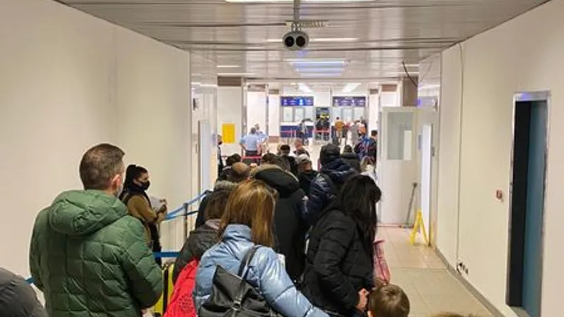Coada de luni de la Otopeni. Sursă: Imagine trimisă redacției de un cititor