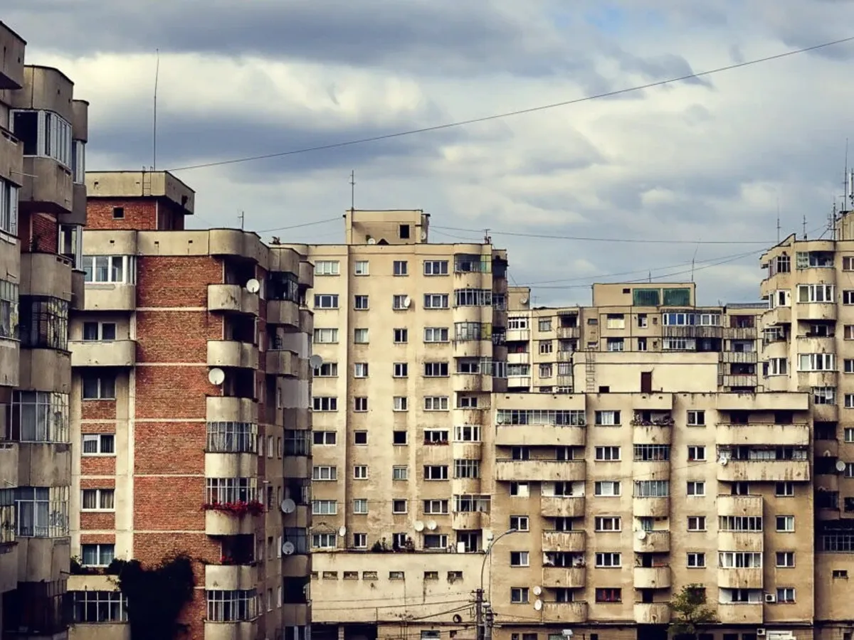 AMENDĂ de 3.000 lei pentru românii care locuiesc la bloc și fac acest lucru! De ce? - Foto: Freepik (imagine cu rol ilustrativ)