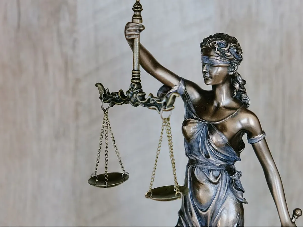 Înalta Curte atacă Legea Fugarilor la CCR - Foto: Unsplash/ Tingey Injury Law Firm