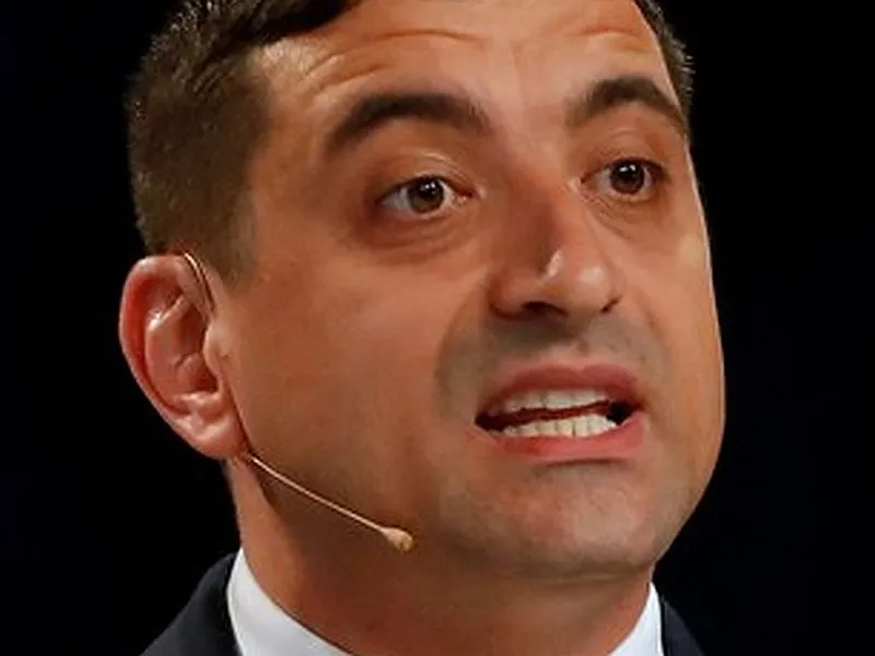George Simion, expunându-şi teoriile, într-o emisiune televizată - Foto: Profimedia Images