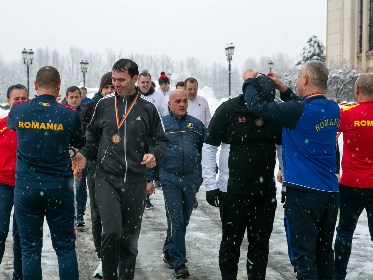 Nu ieșiți la pensie! Care români ar putea primi 10% în plus la salariu? Anunțul guvernului