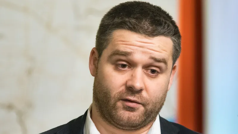 Primarul Sectorului 6, Ciprian Ciucu, a scris pe Facebook că a sunat la Brigada Rutieră a Capitalei pentru a semnala o cursă ilegală de mașini. / Foto: piatapresei.ro
