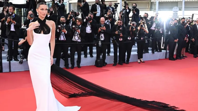 Purtarea măștii este obligatorie la Festivalul de la Cannes / fashionista