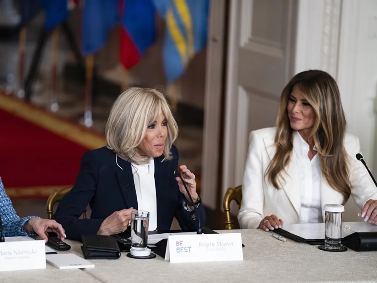 Donald Trump încă mai crede că lingușirea il va face să-și atingă scopurile