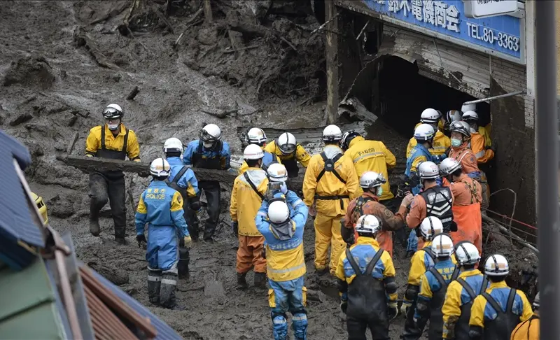 Peste 80 de oameni rămân dispăruți în alunecările de teren din Japonia/Foto: japan times