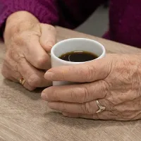 Două surori în vârstă de 100 de ani împărtășesc patru sfaturi pentru a rămâne proaspăt mental - Foto: wallpaperflare.com