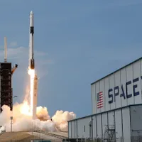 Nava SpaceX cu patru astronauţi la bord a revenit pe Pământ  / Xspace