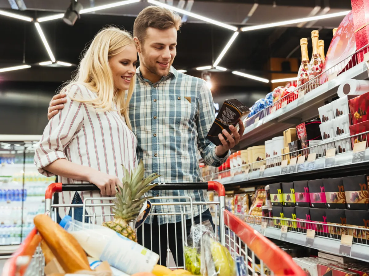 Clienți în supermarket - Foto: Freepik